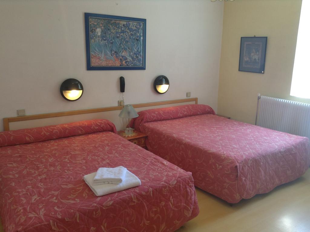 Hotel Acapulco Montpellier Phòng bức ảnh